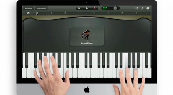 Apple iPad Mini: video parodia sulla pubblicità del duetto al pianoforte