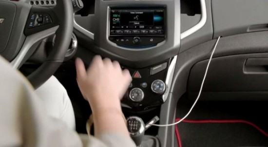 Chevrolet: ecco come funziona Siri Eyes Free sulle vetture Sonic e Spark