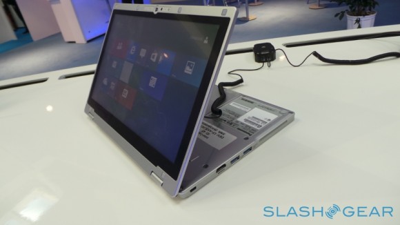 Panasonic Toughbook CF-AX2: prime impressioni del nuovo tablet ultrabook "rugged"