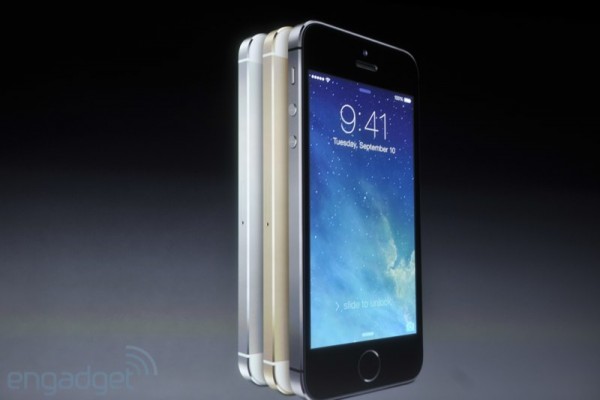 Apple presenta il nuovo smartphone top di gamma iPhone 5S, demo Infinity Blade 3