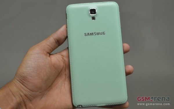 Samsung Galaxy Note 3 Neo: foto dal vivo della versione Mint Green