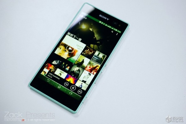 Sony Xperia C3: immagini dal vivo del phablet per i "selfie"