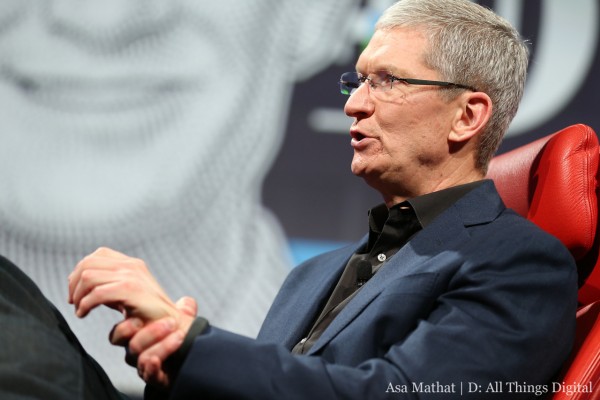 Tim Cook, CEO di Apple, parla di iMessage e iWatch