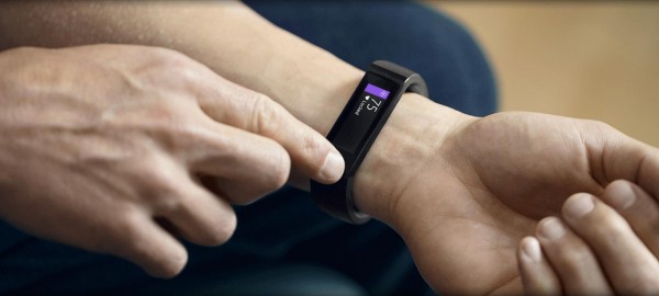 Microsoft Band sfida l'Apple Watch, già disponibile al prezzo di 199 dollari