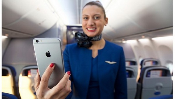 United Airlines sceglie l'iPhone 6 Plus per le assistenti di volo